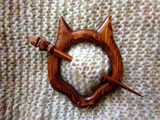 Brooch for shawls, wood - Pussycat-2  buy in the online store